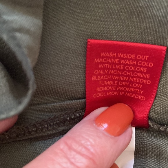 Beautiful dark olive  green Jennifer Lopez blouse!! Large - Picture 6 of 8